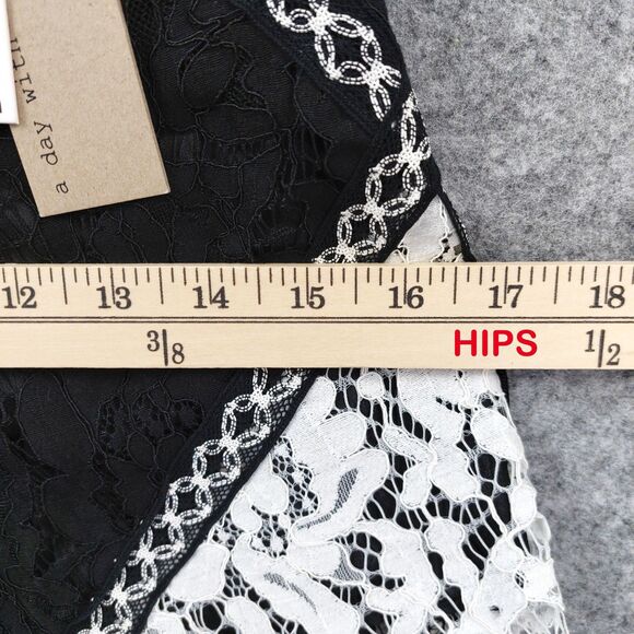 DO+BE Lace Shorts Womens Small Black White Scallop Hem High Rise Lined New - Picture 5 of 11